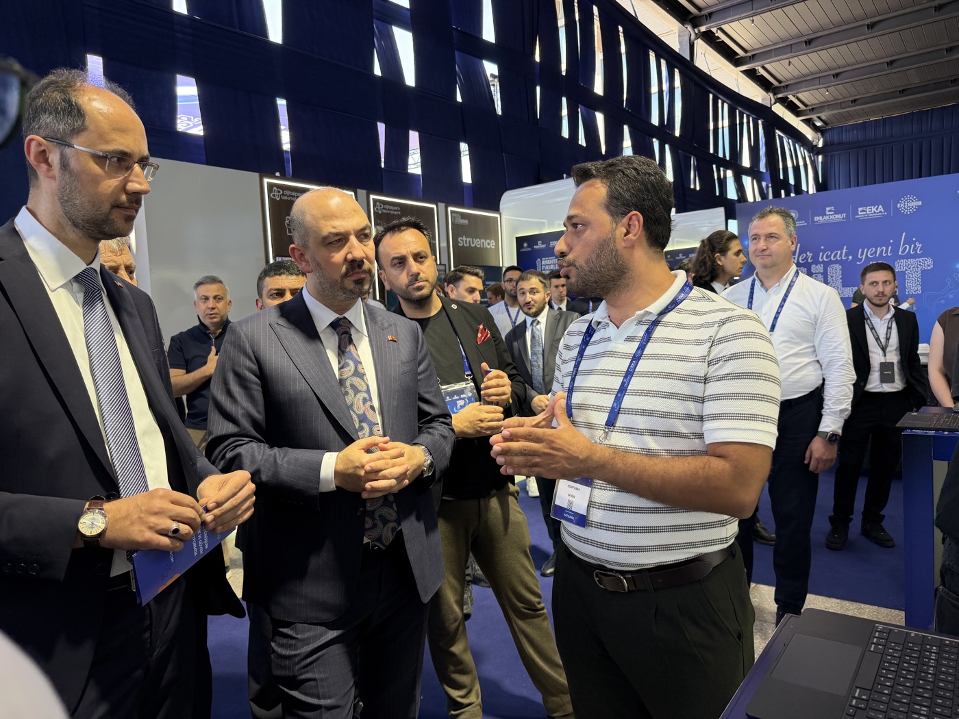 Anahtar Fikirler Zirvesi 2026: Evveko Ana Sahneye Çıktı, Bakanlık ve Emlak Konut Standımızda Buluştu